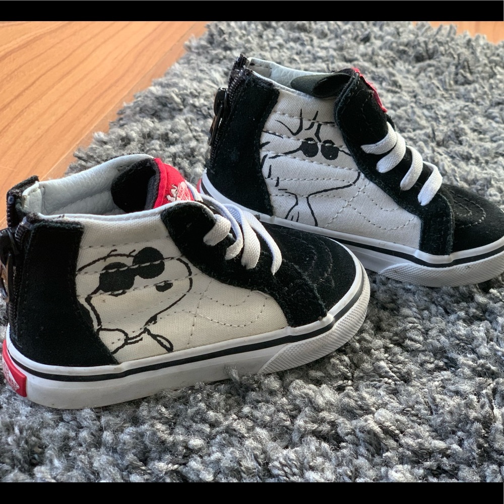 PEANUTS edition vans